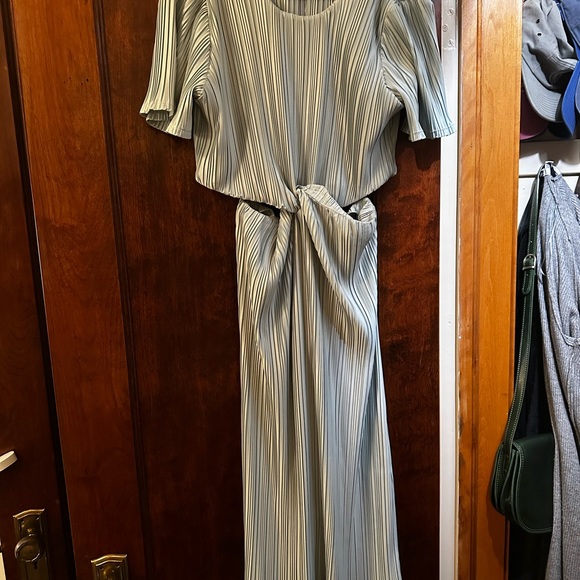 Who What Wear Plisse Midi Cut-out Dress - Picture 5 of 6